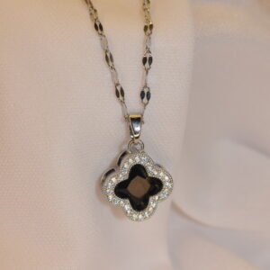 Four Leaf Clover Silver toned Pendant Necklash with chain length 22cm